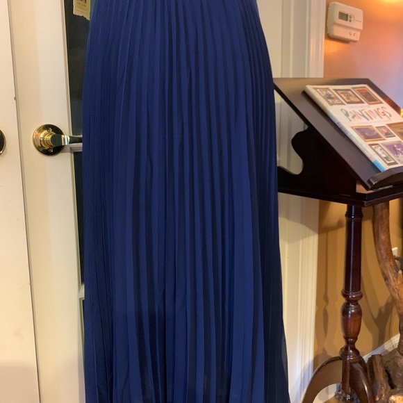 Reba...Another Stunner Dress - Picture 15 of 16